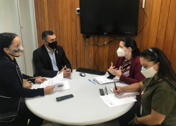 Prefeita Maria Lucinéia e Jesus Sérgio solicitam ao Ministério da Saúde a contratação de mais médicos para Tarauacá