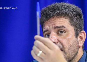Gladson pede que setores passem a exigir carteira de vacinação: “Não precisa de decreto”
