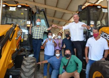 Prefeitura de Rio Branco recebe máquinas compradas com recurso de emenda parlamentar do senador Sérgio Petecão