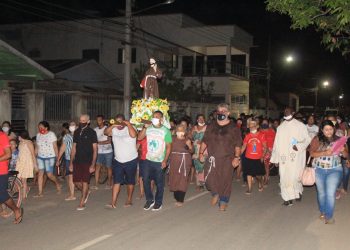 Fiéis marcam presença em primeira noite da Novena de São Francisco em Tarauacá