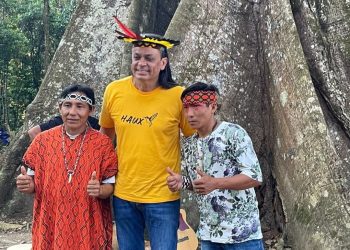 Frank Aguiar, o cãozinho dos teclados, passa final de semana no Acre
