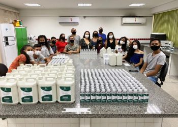 Ifac de Tarauacá produz 600 máscaras e 435 litros de álcool 70 para doação