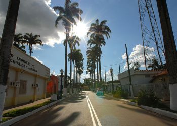 Justiça anula ato que criou 13º salário para prefeita, vice e vereadores de Brasiléia