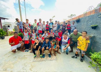Ex-jogador Adir Pereira comanda escolinha de futebol com quase 300 crianças em Tarauacá