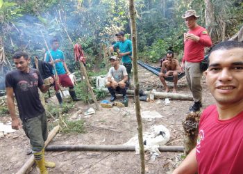 Corpo de Bombeiros encontra idoso perdido na selva há 5 dias