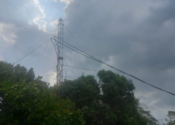 Torre de rádio cai e interrompe transmissão em Sena Madureira