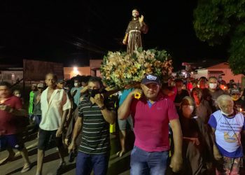 Milhares caminham na procissão de São Francisco em Tarauacá em último dia de novenário