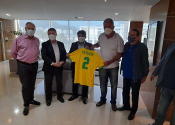Petecão é homenageado pela CBF, no Rio de Janeiro