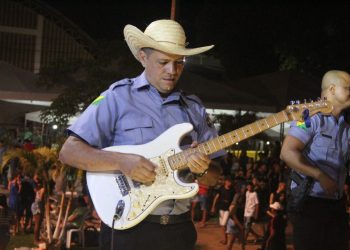 Banda de Música da PM faz homenagem para cantor Giovanni Accioly na Feira