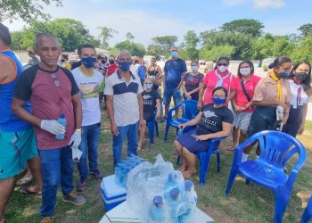 Em Senador Guiomard, adventistas distribuem água mineral no Dia dos Finados