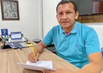 Prefeito Isaac Piyãko anuncia pagamento de abono salarial no valor de R$ 5 mil para professores