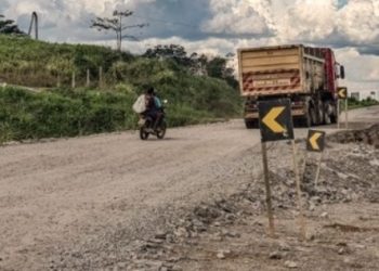 Com muito buracos e erosões na rodovia, BR-364 pode deixa região do Juruá isolada