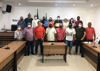 Prefeita de Tarauacá recebe de representantes do setor empresarial PL que cria programa de compras municipalizados de incentivo à indústria