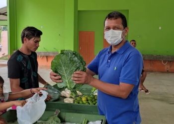Prefeito Isaac Piyãko se reúne com feirantes e anuncia liberação de linha de crédito