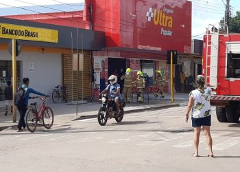 Padrão  elétrico de Drogaria pega fogo no Centro da Cidade de Feijó e causa pânico