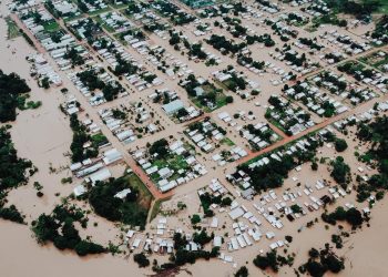 Imagens aéreas mostram Jordão, no Acre, inundada