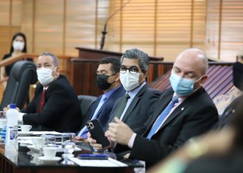 Deputados recebem militares em audiência e discutem titulação e realinhamento