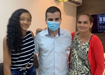 Emoção: médico Rodrigo Damasceno que fez vários partos, em Tarauacá e Feijó, reencontra paciente