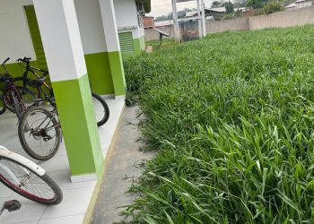 Sem papel higiênico: Moradores denunciam falta de materiais básicos e matagal toma de conta Unidade de Saúde de Jordão