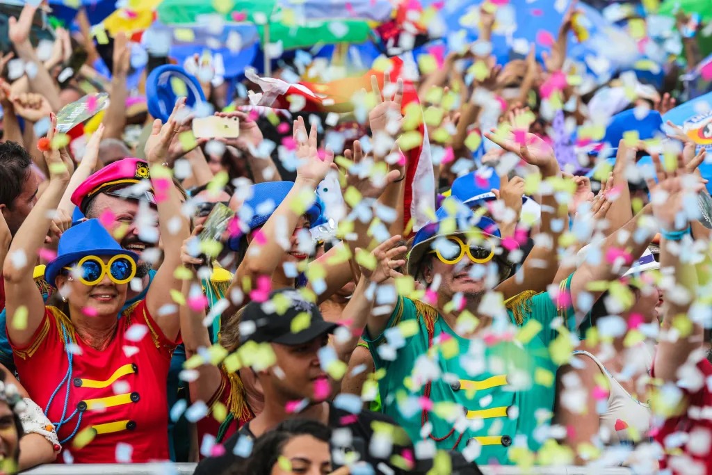 Brincantes pretendem gastar em média R$ 135 por noite no Carnaval