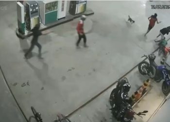 Homens armados assaltam posto de combustíveis em Tarauacá; veja o vídeo
