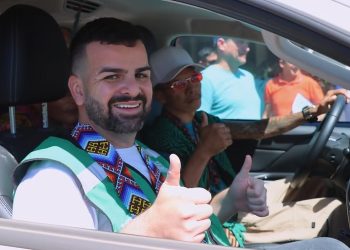 Prefeito Rodrigo Damasceno entrega veículo 0km para aldeia indígena Igarapé do Caucho