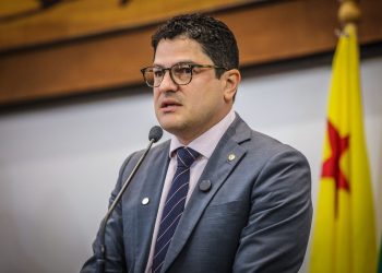 Eduardo Ribeiro destaca apoio à saúde, festival de Feijó e 50 anos do Senai