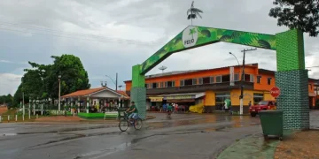 Copos e garrafas de vidro ficam fora do XXVI Festival do Açaí em Feijó