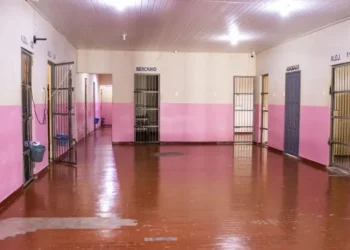 Interdição de presídio faz 7 detentas serem liberadas e 10 transferidas para Tarauacá