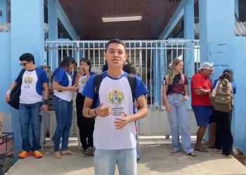 Estudantes afirmam que enfrentam dificuldade de diálogo com o diretor de escola em Tarauacá após chegarem atrasados