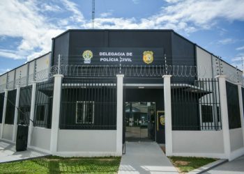 Polícia Civil apreende armas e prende homem por desacato e obstrução durante operação em Tarauacá
