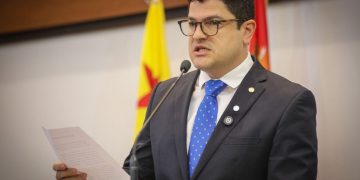 Eduardo Ribeiro parabeniza servidores públicos e destaca criação da Escola de Saúde Pública do Acre