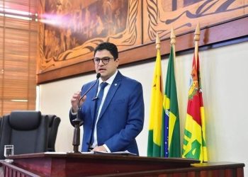 Eduardo Ribeiro propõe isenção de taxa de Licenciamento para taxistas no Acre