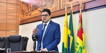 Eduardo Ribeiro propõe isenção de taxa de Licenciamento para taxistas no Acre