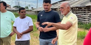 Prefeito Careca acompanha produção de tijolos e obras essenciais em Tarauacá