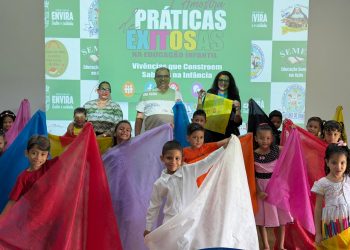 Prefeitura de Envira realiza a 1ª Mostra de Práticas Exitosas da Educação Infantil no auditório do Cine Teatro