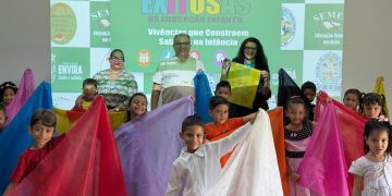 Prefeitura de Envira realiza a 1ª Mostra de Práticas Exitosas da Educação Infantil no auditório do Cine Teatro