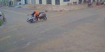 Acidente de trânsito envolve moto Biz e entregador de gás em Tarauacá