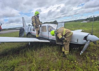 URGENTE | Avião sofre incidente durante decolagem em Tarauacá; pneu estoura e aeronave sai da pista