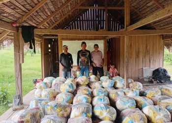 Prefeitura de Feijó realiza entrega de alimentos para aldeias próximas à divisa com o Peru