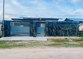 Vende-se casa no bairro Ipepaconha, em Tarauacá