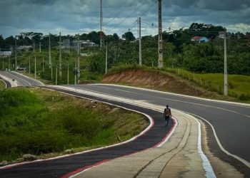 Governo do Acre entrega obra da terceira entrada de Tarauacá fruto de emenda parlamentar do ex-deputado federal Jesus Sérgio
