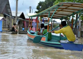 Tarauacá proíbe circulação de embarcações motorizadas e motos aquáticas em áreas urbanas alagadas durante enchentes