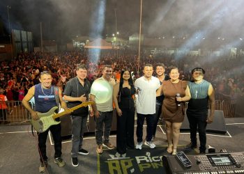 Encerramento dos 64 anos de Envira marca noite de celebração no Cena