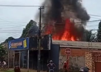 Incêndio atinge residência em Feijó e assusta moradores; Corpo de Bombeiros é acionado