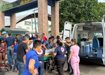 Colisão entre moto e caminhonete deixa motociclista com fratura exposta em Tarauacá