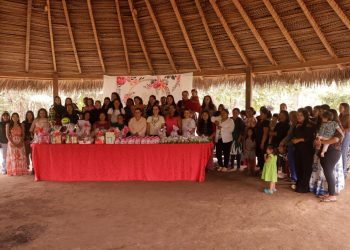 Vereadora Veinha do Valmar e ex-prefeita Maria Lucinéia realizam evento em celebração ao Dia da Mulher na Aldeia Matrinxã, em Tarauacá