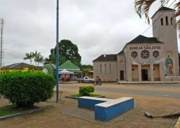 Morte de jovem após atendimento em farmácia choca Tarauacá; família convoca protesto e vítima deixa três filhos pequenos