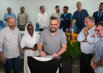 Alan Rick garante recursos para reduzir fila de cirurgias eletivas no Acre