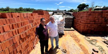 Prefeito Ivon garante chegada de balsa com materiais e impulsiona novas obras em Envira